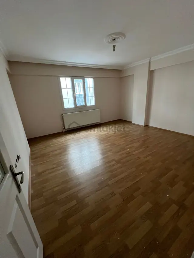 Teyfikiye Mahallesi 🏡 ✅2+1 100m2 5 Katlının 3 Katı Arakat ❇️özelikl Çift Cephe Balkonlu 3