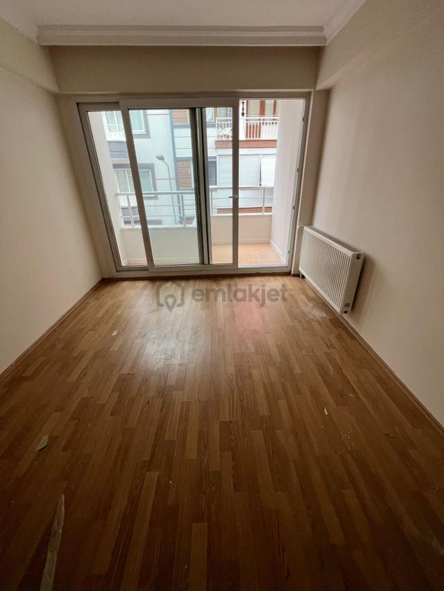 Teyfikiye Mahallesi 🏡 ✅2+1 100m2 5 Katlının 3 Katı Arakat ❇️özelikl Çift Cephe Balkonlu 4