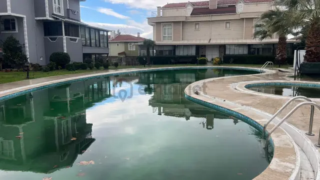 Beylikdüzü Gürpınarda Havuzlu Site İçerisinde Satılık 5+2 Villa Beylikdüzü Gürpınarda Havuzlu Site İçerisinde Satılık 5+2 Villa