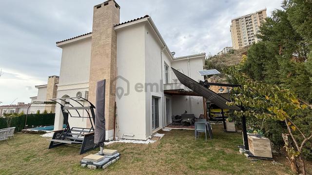 Kuşadası'nda Bahçeli Ve Havuzlu Günlük Olanaklarla İç İçe Villa 4