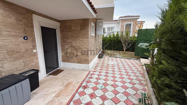 Kuşadası'nda Bahçeli Ve Havuzlu Günlük Olanaklarla İç İçe Villa 5
