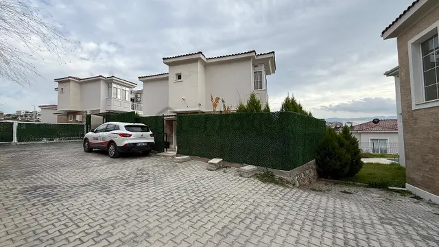 Kuşadası'nda Bahçeli Ve Havuzlu Günlük Olanaklarla İç İçe Villa 3