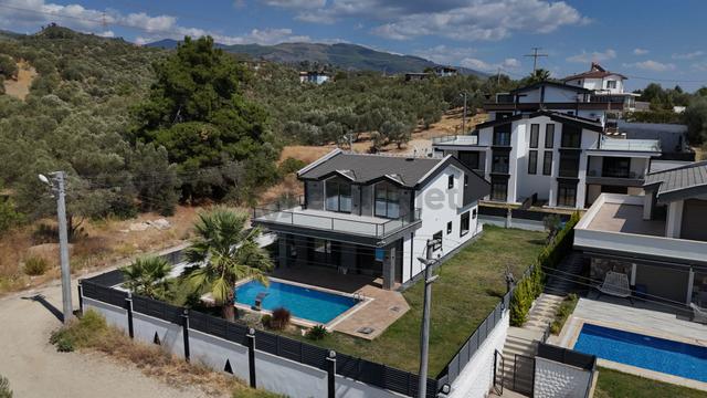 Yiğit'ten Altınoluk'ta 5+1 Sıradan Bir Villa Değil Tam Müstakil 4