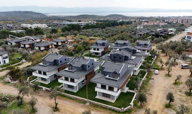 Yiğit'ten Güre'de Kazdağları Manzaralı Havuzlu&bahçeli 3+1 Villa 3