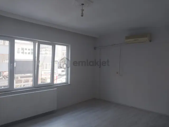 Şok Şok Topraklıkta 172 Metrekare 3+1 İçi Komple Yenilenmiş Satılık Daire 1