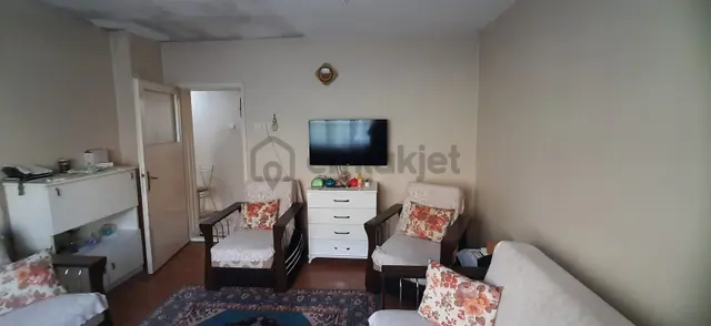 Çiftehavuzlarda Etibankcaddesine Yakın Satılık 2katlı Müstakilev 4