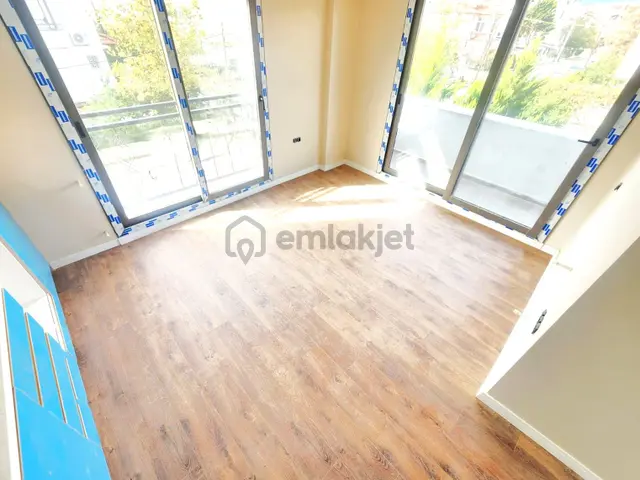 Aygül'den Burhaniye'nin Merkezi Lokasyonun'da Öğretmenler Plajına 1 Sokak Sıfır 1+1 Satılık Daireler 3