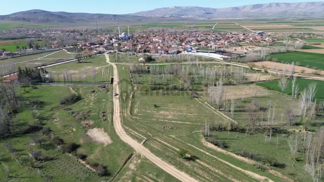 Konya / Ilgın / Çavuşcu Mahallesinde 305 M² Müstakil Tapulu Konut İmarlı Arsa 2