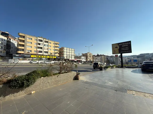 Aclass'dan Kusadasında Satılık İşlek Ana Yol Uzerınde Otoparklı Fırsat Satılık İş Yeri 3