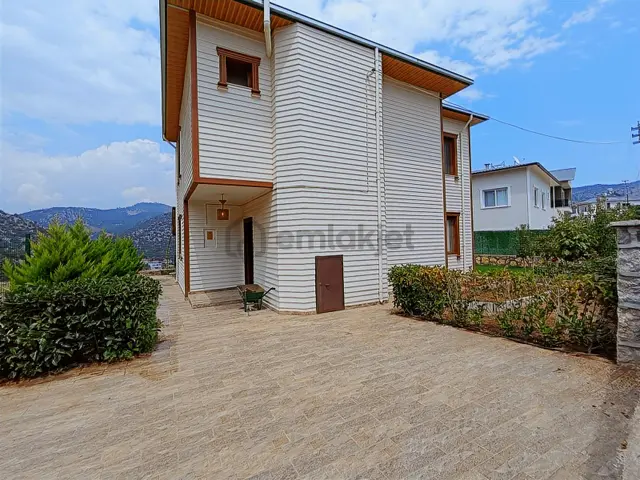 Bekiralanı'nda Sıfır Eşyalı Ultra Lüks 4+1 Villa 2