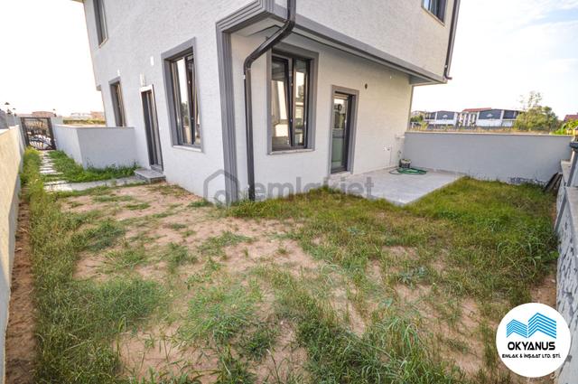 Kocaali De Bahçeli Şık Mutfak Dolaplarıyla 3+1 Villa 5