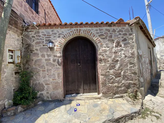 Balıkesir Ayvalık Kucukkoy De Satılık Taş Bina.tarihi Eser 3