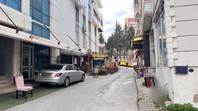 Katip Çelebi Acil Yan Sokağı Devren Kiralık Köşe Dükkan 4