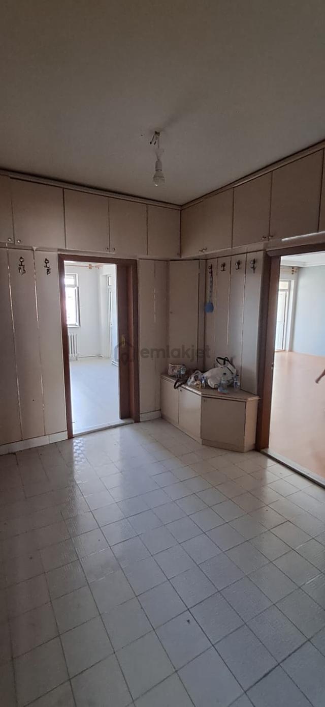 Bağlarbaşında 3+1 Katta Manzaralı Daire 3