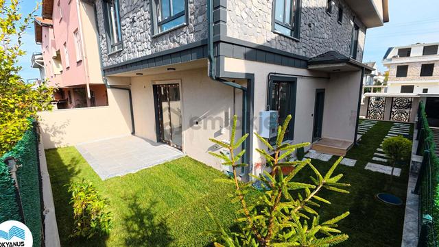 Kocaali De Modern Mutfaklı, Geniş Bahçeli Merkezi 4+1 Villa 1