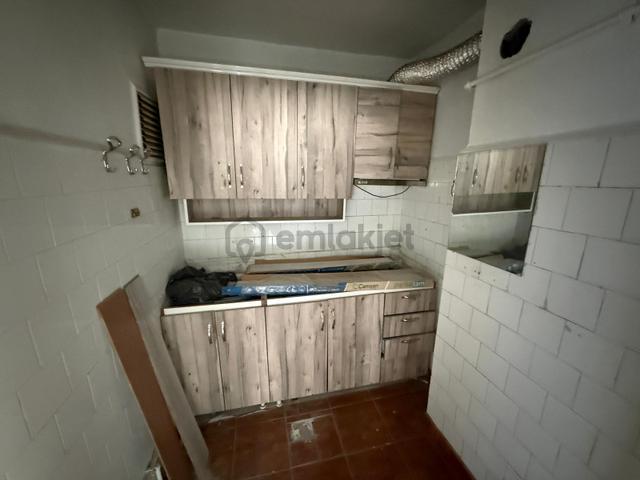 Sincan Çarşı Merkez Ankara Cd. Katta 1+1 Geniş Ofis Sincan Çarşı Merkez Ankara Cd. Katta 1+1 Geniş Ofis