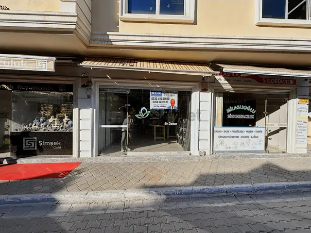 Stoptan Cumhuriyet Mahallesi Belediye Çarşı İçi Devren Kiralık 4