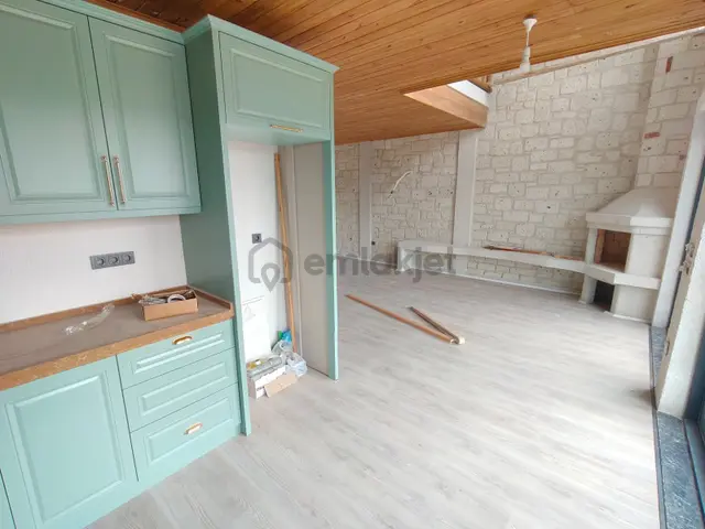 Urla Balıklıova'da Site İçerisinde Alaçatı Tarzı Taş Villa 5