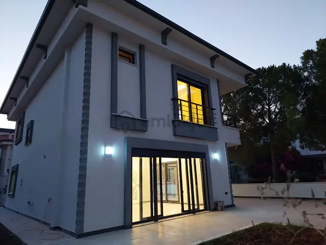 4+1 Denize 100m Müstakil Muhteşem Villa Ayrı Mutfak Giriş Katta Oda +dev 3