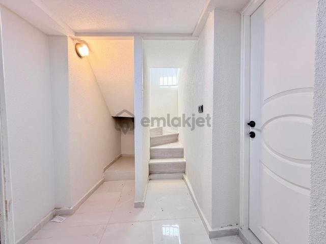 ▶ ▶ Akçay Körfez'den Kızılkeçilide Bahçeli Ön Cephe Müstakil Köy Evi 4
