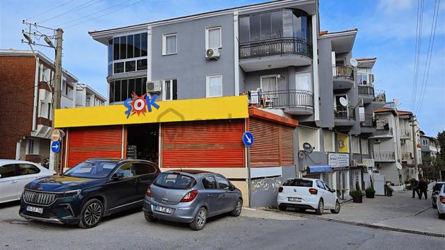 Çeşme Merkezde Kurumsal Kiracılı Tek Tapu 2 Dükkan Satılıktır 4