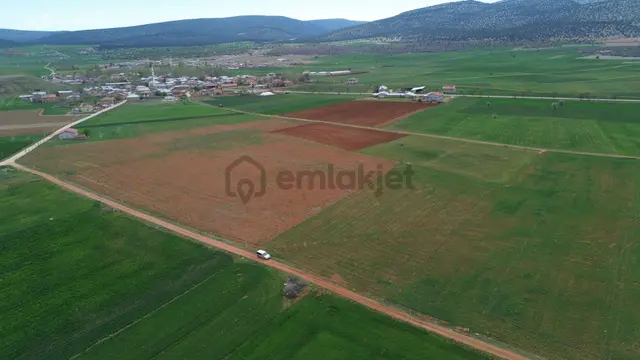 Akören Karahüyük De 5.166 M2 Yerleşime Yakın Müstakil Tapulu Tarla 2