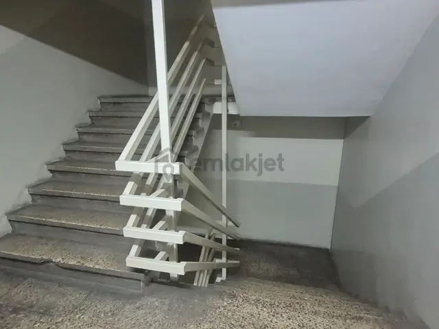 İzmir Konak Salihağa İş Hanı Satılık Ofis 4