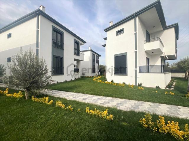 Akçay Aras Emlaktan Zeytinlide Doğa İçinde Müstakil 5+1 Villa 5
