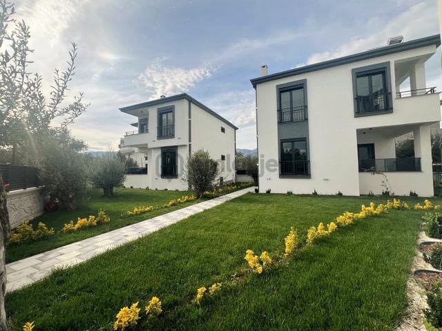 Akçay Aras Emlaktan Zeytinlide Doğa İçinde Müstakil 5+1 Villa 4