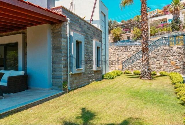 Bodrum Gümüşlük'te Havuzlu Lüks 3+1 Eşyalı Satılık Villa 2