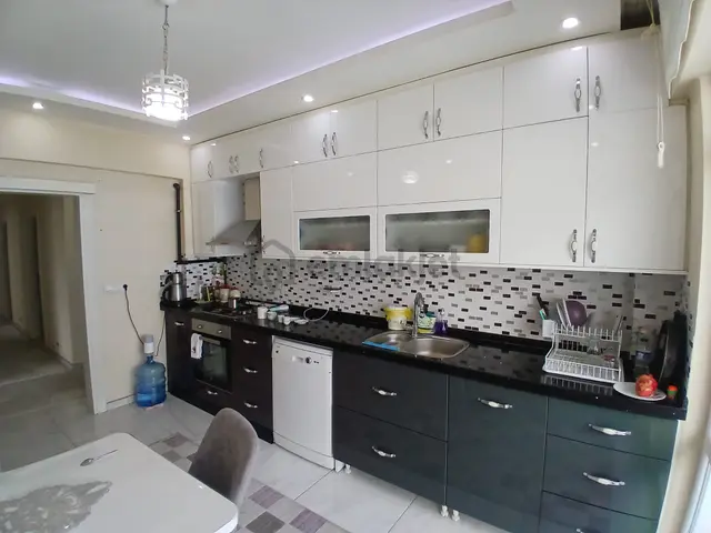 Akçay Emlak'tan Akşehir Gazi Mahallesinde Yerden Isıtma Asansörlü Satılık 3+1 Daire 3