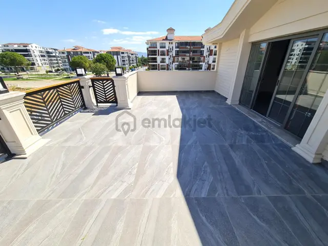 Akçay Artı Emlak'tan Cennetayağı'nda Satılık 6+2 Lüks Villa 5
