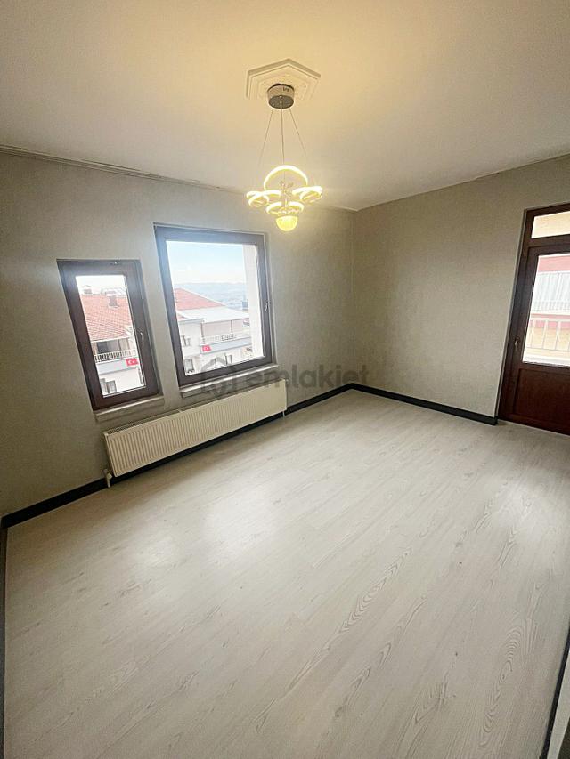 Keçiören Ataparkta Katta Çift Banyolu Asansörlü Ful Yapılı Daire 4