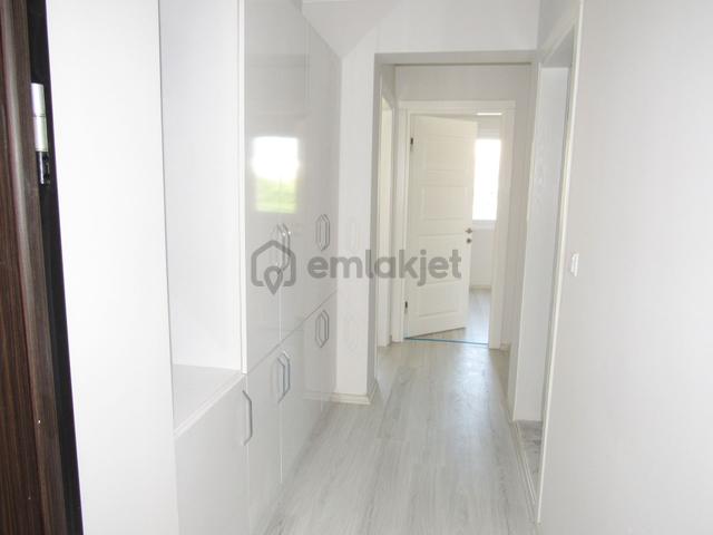 Göçmen Gayrimenkul'den Çarşı Merkezde 2+1 Satılık Arakat 5