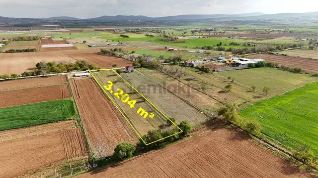 Gödene'de 3.204 M² Müstakil Tapulu Suyu Olan Bahçelik Süper Konum 1