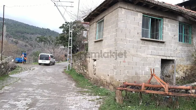 Bergama Karalar Köyünde 2 Haneli Müstakil Ev 4