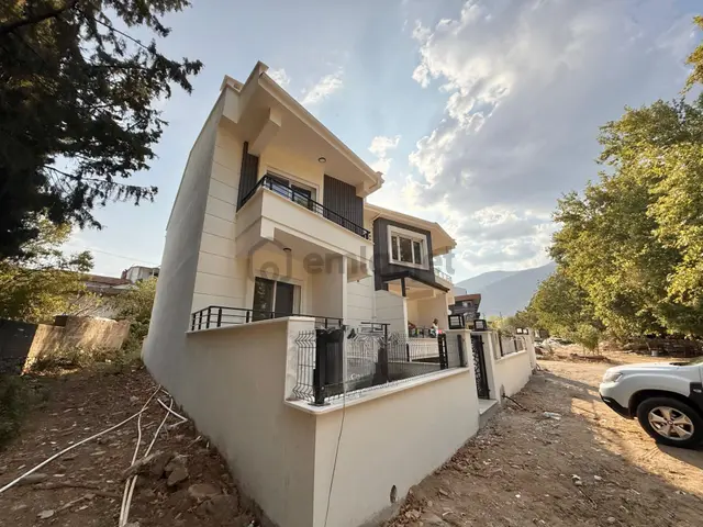 Parla'dan Gürede Müstakil Tadında Bahçe Kullanımlı Ön Cephe 1+1 1