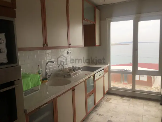 Ayvalık Ta Satılık Muhtesem Daire.denize Sıfır. 3