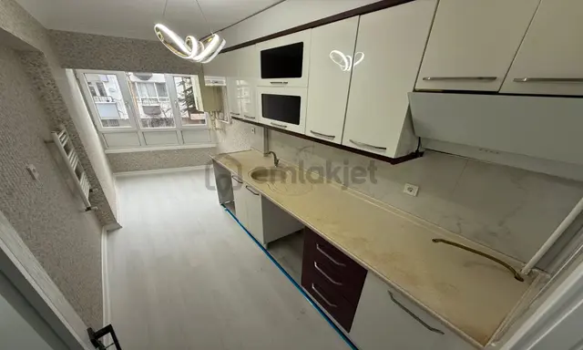 23 Nisan Mahallesi'nde Full+full Yapılı Katta 3+1 Daire! 3