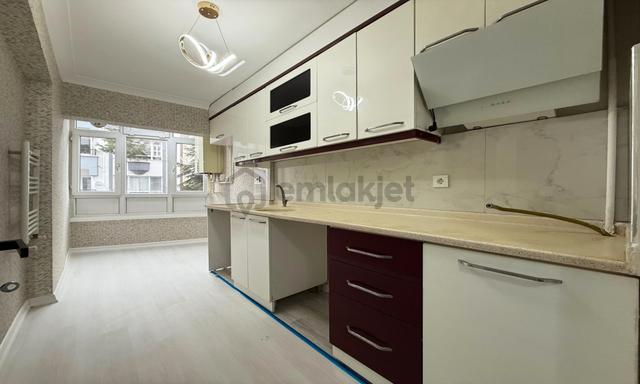 23 Nisan Mahallesi'nde Full+full Yapılı Katta 3+1 Daire! 4