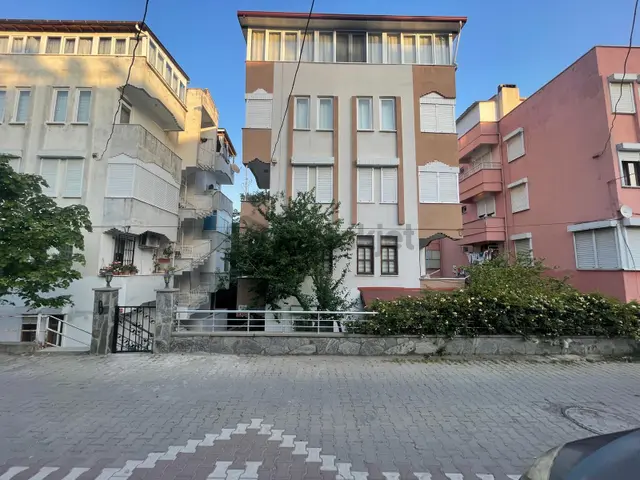 Poyraz Gayrimenkul'den Altınoluk'ta Satılık Öncephe Arakat Kaloriferli Daire 1