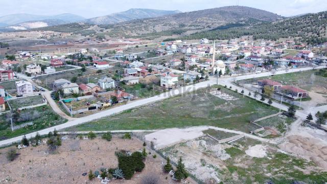 Hüyük Çavuş Mahallesinde 558 M2 Müstkail Tapulu Konut İmarlı Arsa 2