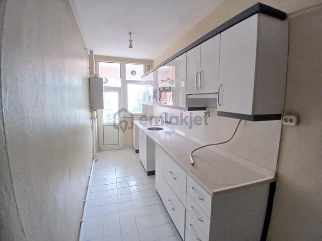 Akçay Emlak'tan Akşehir Stadyum Civarında Asansörlü Bakımlı Kiralık 3+1 Daire 3