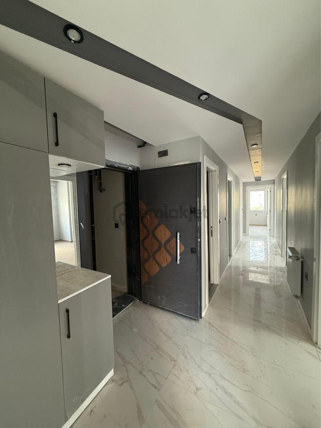 Aydınlar Mahallesi’nde Prestijli Sitede Havuzlu 3+1 Lüks Kiralık Daire 4