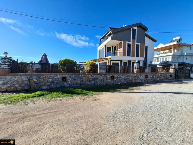 Didim Mavişehir'de Denize 150 Metre Lüks Tam Müstakil Villa 4