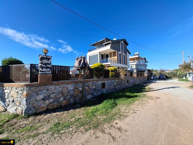 Didim Mavişehir'de Denize 150 Metre Lüks Tam Müstakil Villa 2