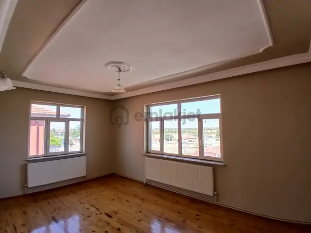 Akçay Emlak'tan Akşehir Tipi Mahallesinde Müstakil Tadında Doğalgazlı Kiralık 3+1 Daire 4