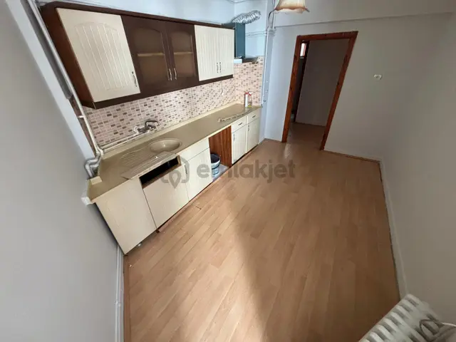 Aşağı Eğlence'de Merkezi Konumda Katta 3+1 Daire! 4
