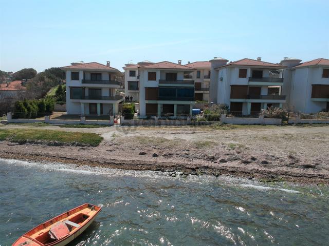 Balıkesir Ayvalık Ta Satılık Muhtesem Villa.denize Sıfır.