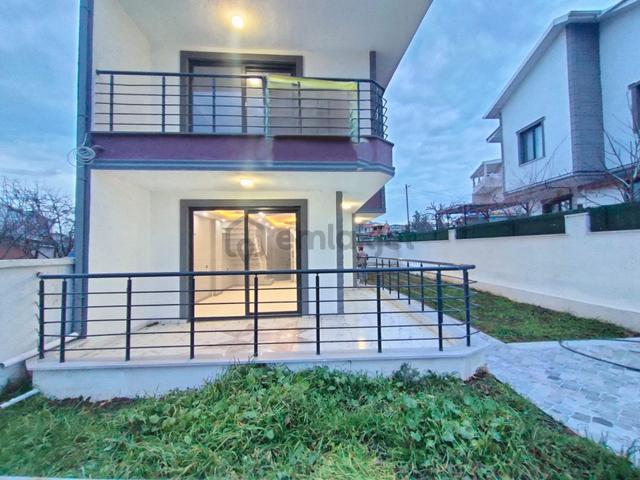 Tekirdağ Yeniçiftlik De Anayol Üzeri Büyük Ve Kullanışlı Villa 2